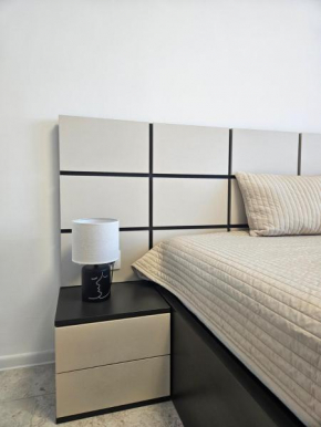Stylish and Modern 1bdrm apt free private parking